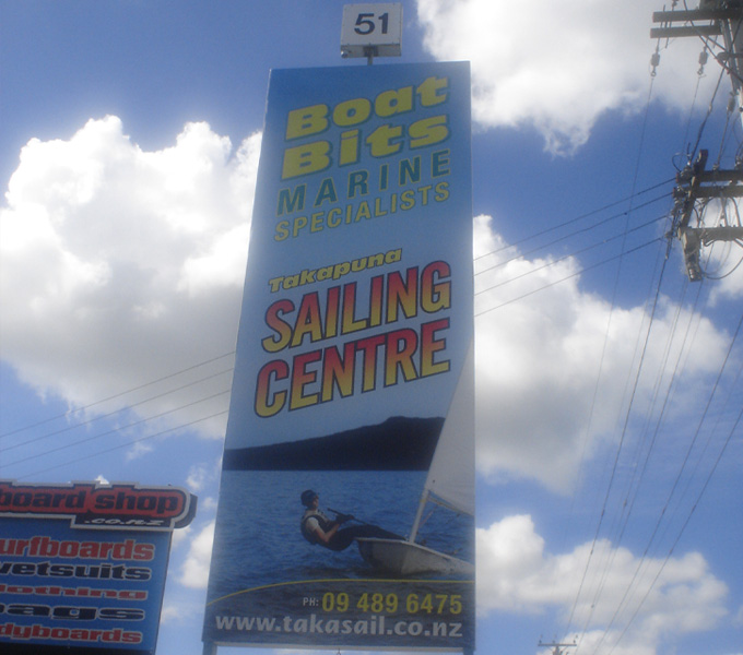 Takapuna Sailing Centre street sign one year after installation December 2008